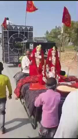 शाहगंज: प्राण प्रतिष्ठा से पूर्व देव प्रतिमाओं की भव्य शोभायात्रा निकाली गई