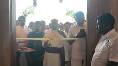 சுரண்டையில் கிறிஸ்தவ வரலாற்று சங்கம் சார்பாக நூலகத்தை நெல்லை பேராயர் ஏஆர்ஜிஎஸ்டி பர்னபாஸ் திறந்து வைத்தார்