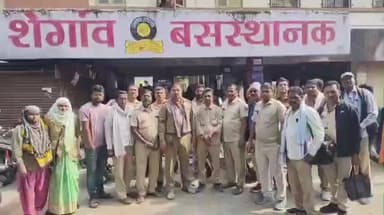 शेगाव: शेगावात एसटी चालक वाहकांचे अनोखे आंदोलन! 55 प्रवाशांपेक्षा अधिक प्रवाशांना बस मध्ये नो एन्ट्री!