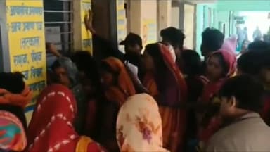 गायघाट: गायघाट में 'विधायक आपके द्वार' कार्यक्रम में उमड़ी फरियादियों की भीड़, 230 लोगों ने राशन कार्ड के लिए किया आवेदन