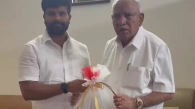 ಗಂಗಾವತಿ: ಬೆಂಗಳೂರಿನಲ್ಲಿ ದಕ್ಷಿಣ ಭಾರತದ ಬಿಜೆಪಿ ಭೀಷ್ಮ ರೈತನ ನಾಯಕ ಮಾಜಿ ಮುಖ್ಯಮಂತ್ರಿ ಬಿಎಸ್ ಯಡಿಯೂರಪ್ಪ ಅವರನ್ನು ಸಂಗಮೇಶ ಸುಗ್ರೀವ ಭೇಟಿ