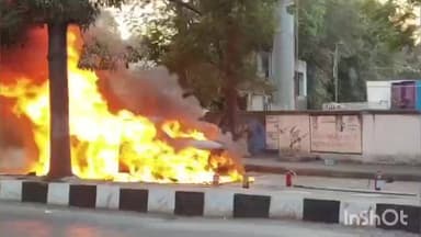 ઉધના: સુરત: ખટોદરામાં જાણીતા ઉદ્યોગપતિ લવજી બાદશાહની ₹60 લાખની લક્ઝુરિયસ કાર બળીને ખાખ