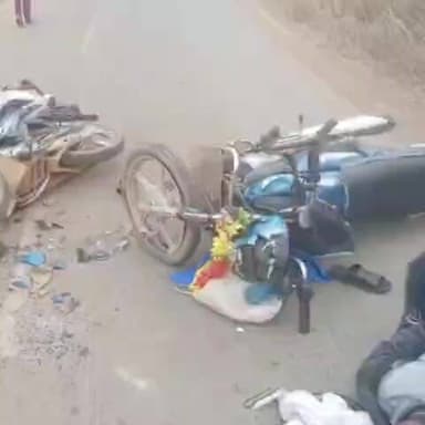 पलारी: सोनारदेवरी और कोसमंदा के बीच दो बाइकों में आमने-सामने जोरदार टक्कर, 4 लोग घायल, 2 की हालत गंभीर