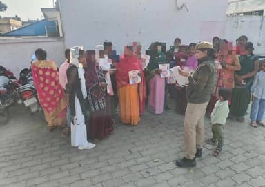 रुधौली: मिशन शक्ति टीम ने थाना रूधौली के विंध्यवासिनी नगर वार्ड में महिलाओं व बालिकाओं को किया जागरूक