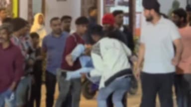 कोंडागांव: कोण्डागांव रायपुर नाका स्थित हरियाणा फर्नीचर मार्ट के सामने बाइक सवार ने पैदल जा रहे युवक को ठोका, हादसे में दोनों घायल