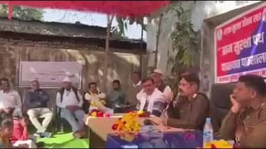 छतरपुर: ग्राम सुरक्षा पथ अभियान के तहत मातगुवां में कार्यक्रम, सीएसपी अरुण कुमार सोनी एवं यातायात प्रभारी बृहस्पति साकेत रहे