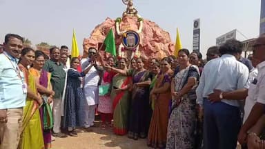 ಇಳಕಲ್: ನಗರದಲ್ಲಿ ಚಾಲುಕ್ಯ ರಥೋತ್ಸವಕ್ಕೆ ಅದ್ದೂರಿಯಾಗಿ ಸ್ವಾಗತ ಕೋರಿದ ಶಾಸಕ ಕಾಶಪ್ಪನವರ್