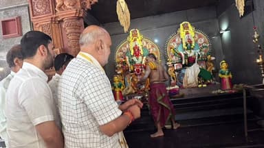 ಯಲ್ಲಾಪುರ: ಪಟ್ಟಣದ ಶ್ರೀ ಗ್ರಾಮ ದೇವಿ ದೇವಾಲಯದ ಮುಂಭಾಗದ ರಸ್ತೆ ಮರುಡಾಂಬರೀಕರಣಕ್ಕೆ ಚಾಲನೆ ನೀಡಿದ ಶಾಸಕ ಶಿವರಾಮ್ ಹೆಬ್ಬಾರ್