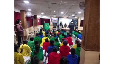 नीमच नगर: राष्ट्रीय सड़क सुरक्षा माह में यातायात पुलिस का जागरूकता अभियान, 200 छात्रों को बताए नियम