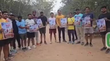 మేడ్చల్: నారపల్లి నందనవనం పార్కులో రన్ ఫర్ చూస్ బుక్స్ నో డ్రగ్స్ పోస్టర్ విడుదల