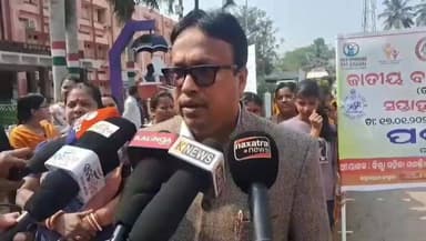 ଜଗତସିଂହପୁର: ଜିଲ୍ଲାପାଳଙ୍କ କାର୍ଯ୍ୟାଳୟ ସମୁଖସ୍ଥ ପଡିଆରେ ମହିଳା ଜାତୀୟ କନ୍ୟା ସନ୍ତାନ ଦିବସର ଯୋଗଦେଇ ମତ ରଖିଲେ ଅତିରିକ୍ତ ଜିଲ୍ଲାପାଳ ଜ୍ୟୋତି ଶଙ୍କର