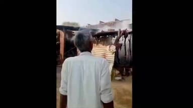 लवाण: डुगरावता के जयरामपुरा में अचानक दो कच्चे घरों में लगी आग, 70 हजार की नगदी सहित घरेलू सामान जलकर हुआ राख