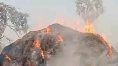 बिक्रमगंज: बिक्रमगंज के एक खलिहान में आग लगने से सात बीघा धान का पुआल जल गया, किसान को लाखों रुपये का नुकसान