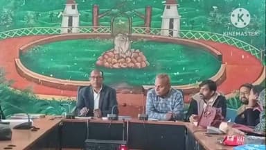 मंडरो: मंडरो प्रखंड सभागार में बीडीओ की अध्यक्षता में आंगनबाड़ी सेविकाओं व बीएलओ के साथ हुई बैठक