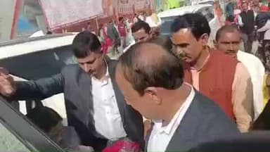 फर्रुखाबाद: पांचालघाट स्थित मेला श्री रामनगरिया में राज्य मंत्री का अधिकारियों ने किया स्वागत, दी गई गॉड ऑफ ऑनर सलामी