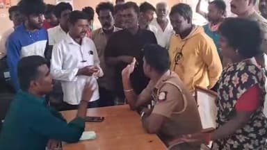 உளுந்தூர்பேட்டை: உளுந்தூர்பேட்டை ஒழுங்குமுறை விற்பனை கூடத்தில் அதிகாரிகளை கண்டித்து போராட்டத்தில் ஈடுபட்ட விவசாயிகளிடம் பேச்சுவார்த்தை நடத்திய போலீசார்