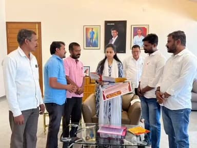 ಗೋಕಾಕ: ಗೋಕಾಕ ನಗರದಲ್ಲಿ ಸಾರ್ವಜನಿಕರ ಸಮಸ್ಯೆ ಆಲಿಸಿದ ಸಂಸದೆ ಪ್ರಿಯಾಂಕಾ ಜಾರಕಿಹೊಳಿ