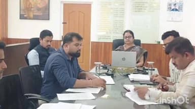 ಉಡುಪಿ: ಯೋಜನಾ ಸಮನ್ವಯಾಧಿಕಾರಿ ಹಾಗೂ ತಹಶೀಲ್ದಾರರೊಂದಿಗೆ ವಿಡಿಯೋ ಕಾನ್ಫರೆನ್ಸ್ ಮೂಲಕ ಸಭೆ ನಡೆಸಿದ ಜಿಲ್ಲಾಧಿಕಾರಿ