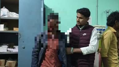 रफीगंज: रफीगंज के केराप पुल के समीप सड़क दुर्घटना में एक व्यक्ति घायल, पूर्व युवा जदयू प्रखंड अध्यक्ष ने कराया इलाज के लिए भर्ती