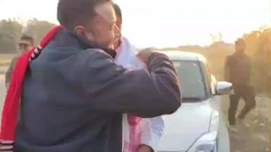 ডুমডুমা: মুকলি আকাশৰ তললৈ অহা বীৰ লাচিত সেনাৰ নেতাক সদৰত ফুলাম গামোচা চেলেং চাদৰেৰে উষ্ম আদৰণি