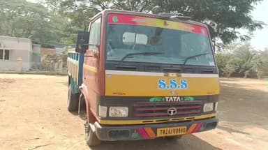 ஊத்தங்கரை: எல்ஐசி அலுவலகம் அருகே எவ்வித அனுமதியும் இன்றி ஜல்லிக்கட்டு ஏற்றி சென்ற டிப்பர் லாரி பறிமுதல்