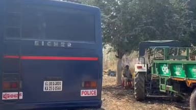 ಅಣ್ಣಿಗೇರಿ: ಕೊಲೆ ಆರೋಪ ಹಿನ್ನೆಲೆ: ಅಣ್ಣಿಗೇರಿಯಲ್ಲಿ ಶವ ಸಂಸ್ಕಾರ ಮಾಡಲಾಗಿದ್ದ ಶವವನ್ನು ಮರಳಿ ತೆಗೆದು ಮರಣೋತ್ತರ ಪರೀಕ್ಷೆ ನಡೆಸಿದ ಪೊಲೀಸರು