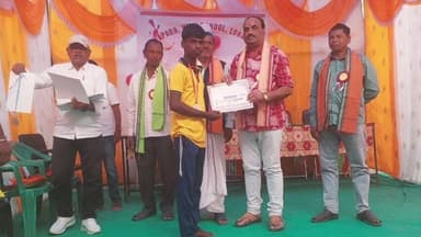 ଲୋଇସିଂହା: ଲୁକାପଡା ହାଇସ୍କୁଲରେ ୩୩ତମ କ୍ରୀଡା ଉତ୍ସବ ବ୍ଲକ ଅଧ୍ୟକ୍ଷଙ୍କ ହାତରେ ପୁରସ୍କାର ବିତରଣ