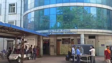 ଦିଗପହଣ୍ଡି: ଦେଓଖାଳି ଛକରେ ସଡ଼କ ଦୁର୍ଘଟଣା, ଚା ଦୋକାନୀ ଗୁରୁତର ଆହତ