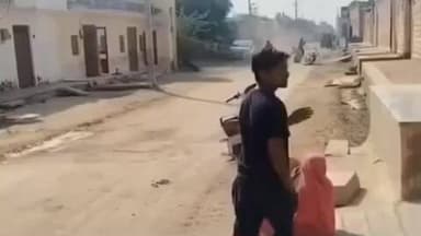 समदड़ी: जिले के समदड़ी थाना के करमावास गांव में आपसी कहासुनी के दौरान पड़ोसी पर कार चढ़ाई, वीडियो हुआ वायरल