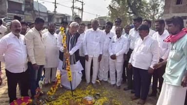 ಯಾದಗಿರಿ: ನಗರದ ಹತ್ತಿಕುಣಿ ರಸ್ತೆಯಲ್ಲಿ ತರಕಾರಿ ಮಾರುಕಟ್ಟೆ ನಿರ್ಮಾಣ ಕಾಮಗಾರಿಗೆ ಶಾಸಕ ಚೆನ್ನಾರೆಡ್ಡಿ ಪಾಟೀಲ್ ಚಾಲನೆ