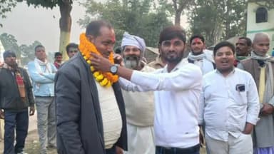 कुमारखंड: टेंगराहा परिहारी पंचायत: पैक्स अध्यक्ष प्रत्याशी योगेन्द्र मेहता ने निर्वाचन कार्यालय में नामांकन पत्र दाखिल किया