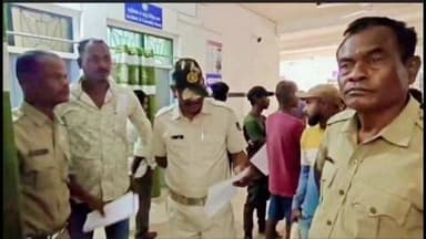 ଆନନ୍ଦପୁର: ଘଟଗାଁ ଠାରେ ପାଗଳ ପ୍ରେମିକର ଉନ୍ମୁକୁ କାଣ୍ଡ ନିଜକୁ ୫୦ ଥର ବ୍ଲେଡ଼ରେ କାଟି ଗୁରୁତର