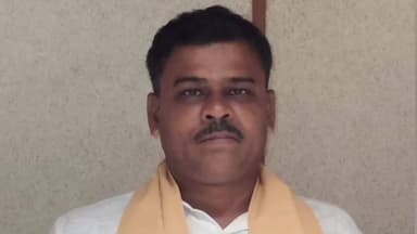 বড়ঞা: ফের এস আই আর আতঙ্কে মৃত্যু মুর্শিদাবাদের বড়োঞার পঞ্চায়েত সদস্যের
শোকের ছায়া এলাকা জুড়ে