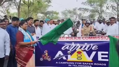 బాల్కొండ: భీంగళ్లో పోలీసు శాఖ ఆధ్వర్యంలో నిర్వహించిన అరైవ్, అలైవ్ కార్యక్రమంలో పాల్గొన్న జిల్లా ఇన్చార్జి మంత్రి సీతక్క