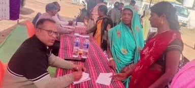 ओडगी: ओड़गी साप्ताहिक बाजार में विकासखण्ड स्तरीय आयुष स्वास्थ्य शिविर का आयोजन