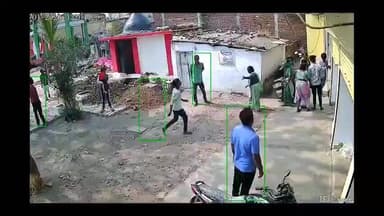 चौरई: चौरई में मंदिर की जमीन को लेकर विवाद, जमकर हुआ पथराव, CCTV फुटेज आया सामने