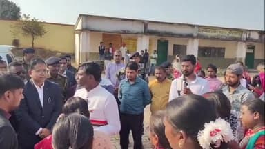 खलारी: खलारी प्रखंड दौरे पर उपायुक्त, जोराकाठ विद्यालय का किया निरीक्षण