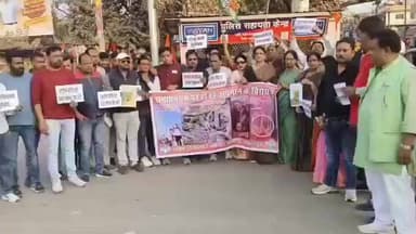 जबलपुर: शंकराचार्य अविमुक्तेश्वरानंद के अपमान पर कांग्रेसियों का यूपी सरकार के खिलाफ प्रदर्शन