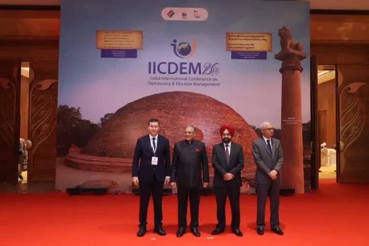 Election Commission of India under the leadership of CEC Shri Gyanesh Kumar, ECs Dr. Sukhbir Singh Sandhu and Dr. Vivek Joshi receiving dignitary from Kyrgyzstan during #IICDEM2026 reception