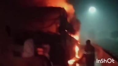 मांट: यमुना एक्सप्रेस वे पर स्लीपर कोच बस में लगी आग, सभी सवारी सुरक्षित, मचा हड़कंप