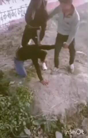 औरैया: दिबियापुर क्षेत्र के झपटियापुर गांव में युवक के साथ हुई मारपीट का वीडियो सोशल मीडिया पर जमकर वायरल हुआ