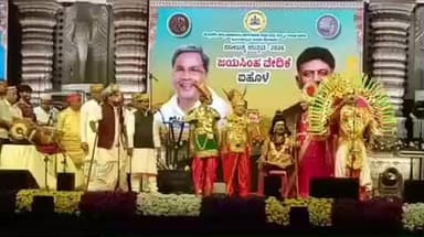 ಹುನಗುಂದ: ಐಹೋಳೆ ಜಯಸಿಂಹ ವೇದಿಕೆಯಲ್ಲಿ ಗಮನ ಸೆಳೆದ ' ದಕ್ಷಯಜ್ಞ '