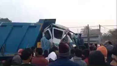 বেলডাঙা ১: সাত সকালে মর্মান্তিক পথ দুর্ঘটনা বেলডাঙ্গা পাঞ্জাব ব্যাংকের কাছে ১২ নম্বর জাতীয় সড়কে।