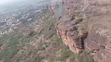 ಬಾದಾಮಿ: ಹೆಲಿಕಾಪ್ಟರ್ ನಲ್ಲಿ ತಾಲ್ಲೂಕಿನ ಮಾಧ್ಯಮ ಮಿತ್ರರಿಗೆ ಚಾಲುಕ್ಯರ ಸ್ಮಾರಕಗಳ ವೀಕ್ಷಣೆ, ಶಾಸಕ ಬಿ. ಬಿ. ಚಿಮ್ಮನಕಟ್ಟಿ ಕಾರ್ಯಕ್ಕೆ ಶ್ಲಾಘನೆ