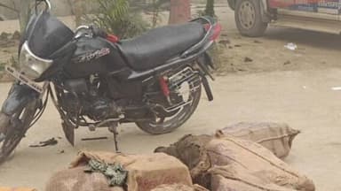 सोनबरसा: कन्हौली में देसी-विदेशी शराब की खेप बरामद, तीन बाइक भी ज़ब्त
