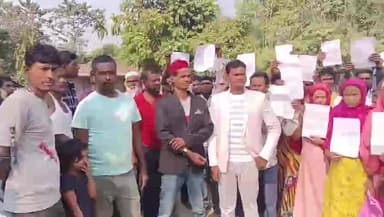 ঢেকিয়াজুলি ভাগ: SR ৰ জাননী অহাত ঘোৰামাৰা গাঁৱত ভুক্তভোগী সকলৰ প্ৰতিবাদ