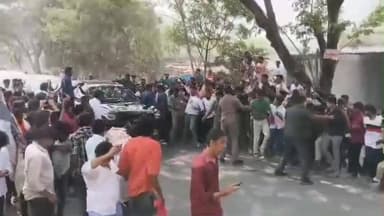 పల్నాడులో డిప్యూటీ సీఎం పవన్ కోసం ఎగబడిన యువత