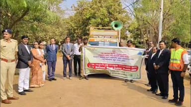 ಬಸವಕಲ್ಯಾಣ: ನಗರದಲ್ಲಿ ರಾಷ್ಟ್ರೀಯ ರಸ್ತೆ ಸುರಕ್ಷತಾ ಮಾಸಾಚರಣೆ ನಿಮಿತ್ತ ಪ್ರಚಾರ ವಾಹನಕ್ಕೆ ನ್ಯಾಯಾಧೀಶರಿಂದ ಚಾಲನೆ