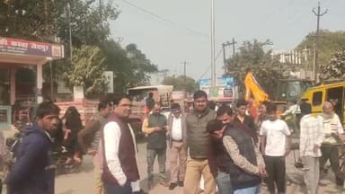 नवाबगंज: जैदपुर नगर पंचायत में चलाया गया अतिक्रमण हटाओ अभियान, स्थायी और अस्थायी कब्जों पर चला बुलडोजर