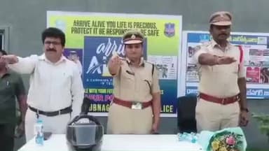 జడ్చర్ల: జడ్చర్ల మండలం పోలేపల్లి సెజ్లోని ఆమ్నీల్ ఆంకాలజీ సిబ్బందికి రోడ్డు భద్రత ప్రతిజ్ఞ.. సిబ్బందికి ఎస్పీ అవగాహన